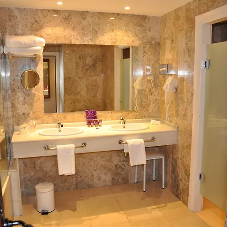Hotel De 4*